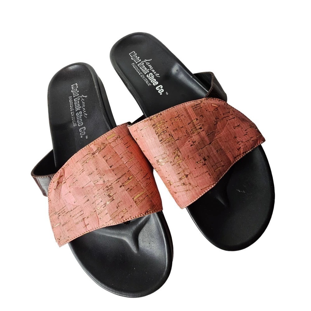 Right Bank Shoe Co. Flip-flops. Size‎ 10 flats. Comfy. Casual. Beach. Cruise